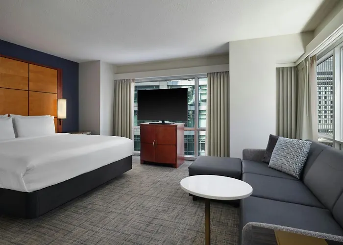By Marriott Downtown/river North Chicago