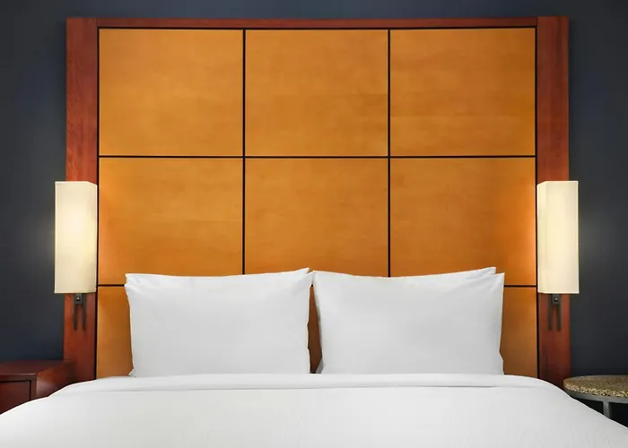 By Marriott Downtown/river North Hotel
