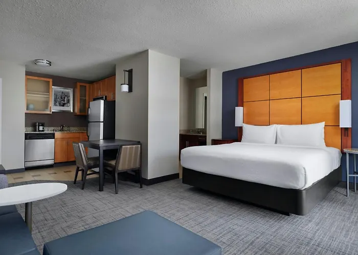 Hotel By Marriott Downtown/river North Chicago