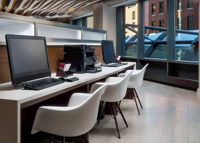 Hotel By Marriott Downtown/river North Chicago