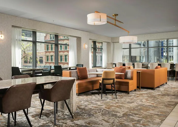 Hotel By Marriott Downtown/river North