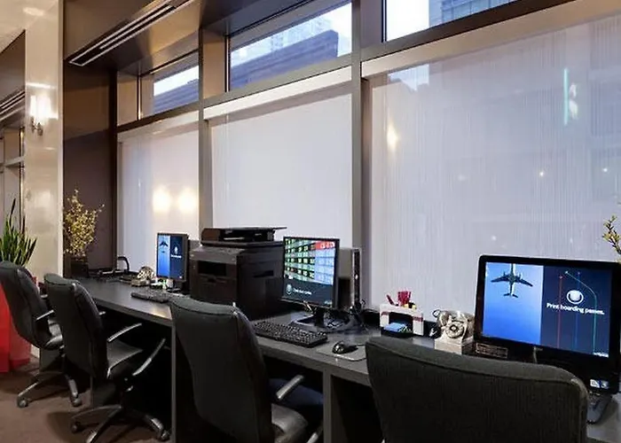 By Marriott Downtown/river North 3*